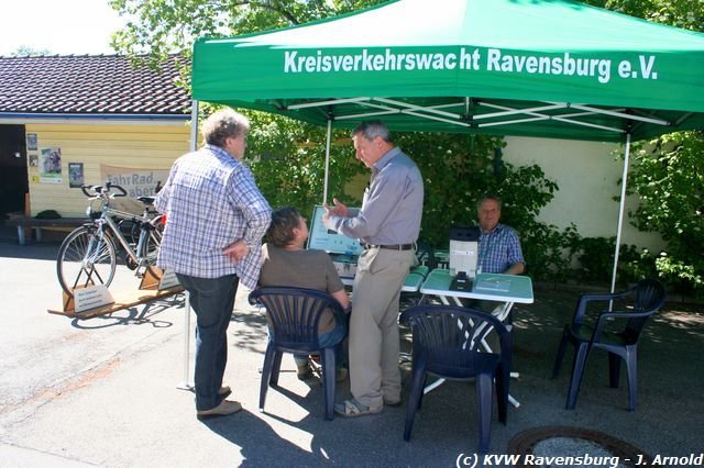 infostandderkreisverkehrswacht2.jpg